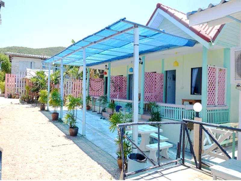 Baan Coconut At Koh Larn Hotel Exterior photo